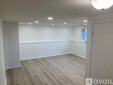 Main picture of 433 N Thompson Rd