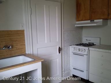 Main picture of 604 NW 4th St