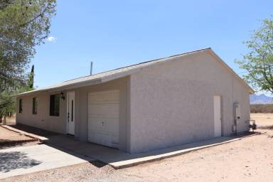Main picture of 412 N Schrader Rd