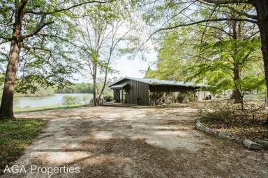 Main picture of 190 Lakewood Dr