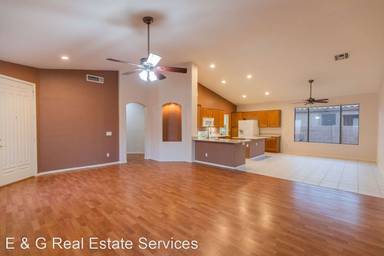 Main picture of 1128 E San Tan Dr