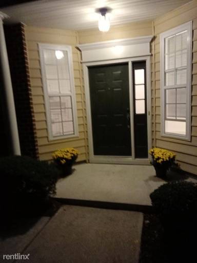 Main picture of 5880 Baynebridge Dr