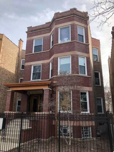 Main picture of 2323 N Hamlin Ave