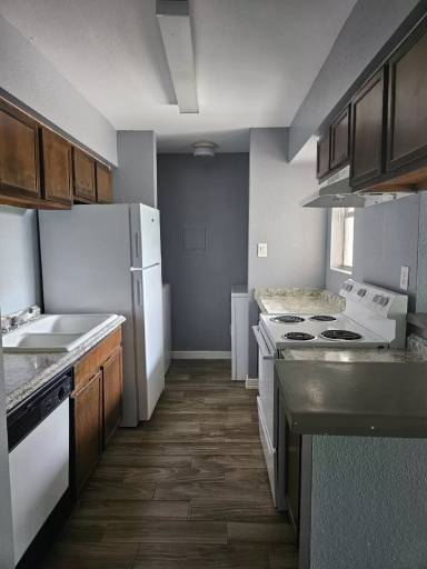 Main picture of Longstreet Road 214 - 2