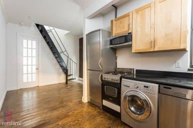 Main picture of 221 E 23rd St