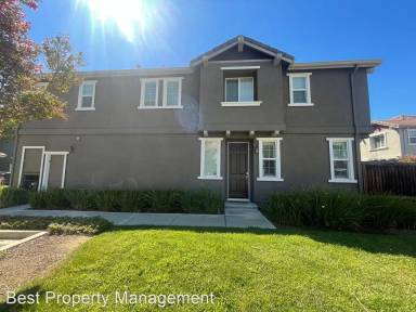 Main picture of 1367 Reagan Way