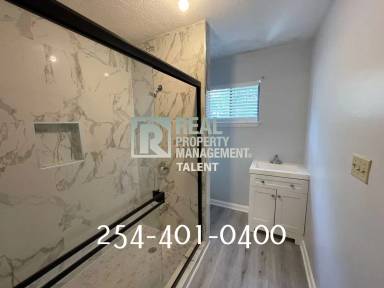Main picture of 111 Country Club Dr