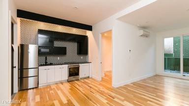 Main picture of 1048 Manhattan Ave