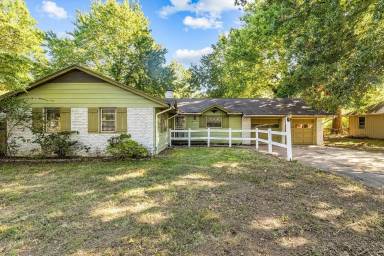 Main picture of 2368 E Seminole St