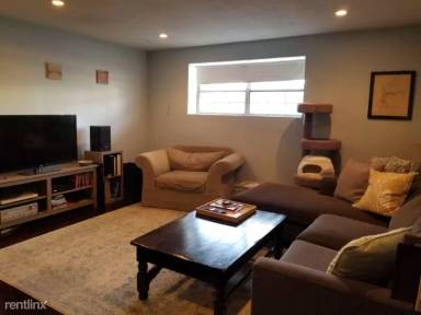 Main picture of 804 Centre St