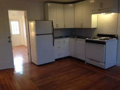 Main picture of 75 Waverly St