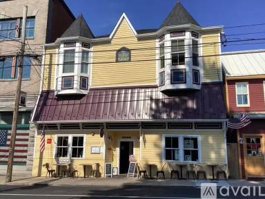 Main picture of 7556 Main St