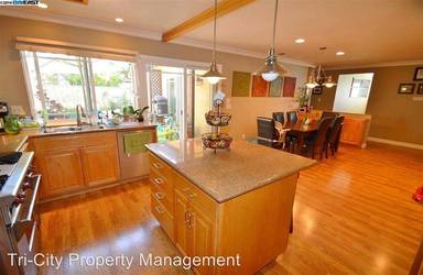 Main picture of 2453 Becket Dr