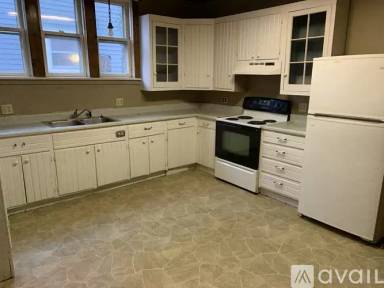 Main picture of 321 W Front St