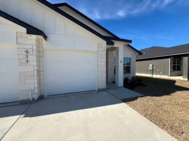 Main picture of 911 Switchgrass Dr