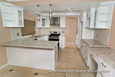 Main picture of 11348 Reseda Blvd