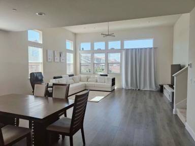 Main picture of 325 Eugenia St