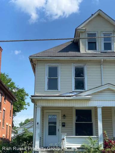 Main picture of 206 E Moler St