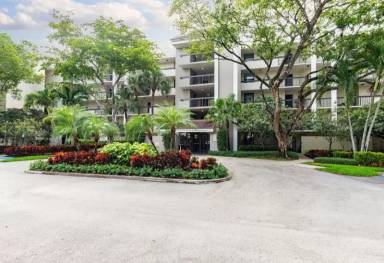 Main picture of Lakeside Condominiums