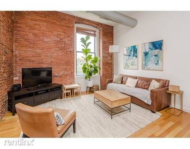 Main picture of 125 B St