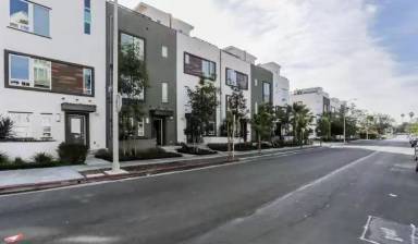 Main picture of 5138 Melrose Ave