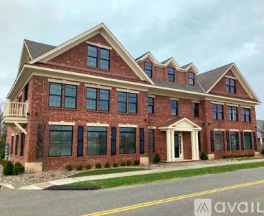 Main picture of 99 Lynde St