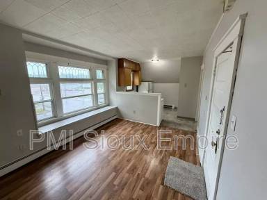 Main picture of 927 S Spring Ave