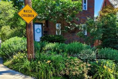 Main picture of 1462 Tolma Ave