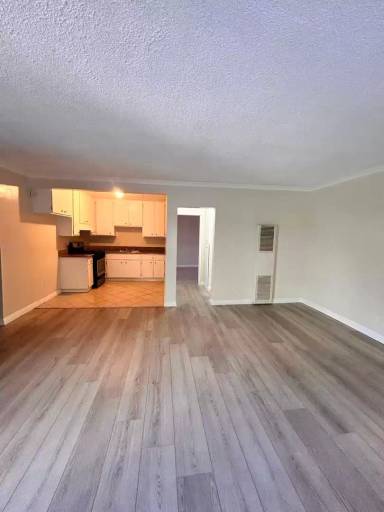 Main picture of 7642 Vineland Ave