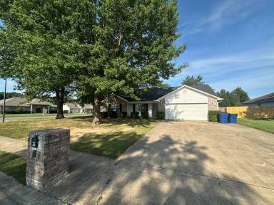 Main picture of 25 Applewood Dr