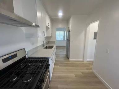 Main picture of 2813 W Victory Blvd