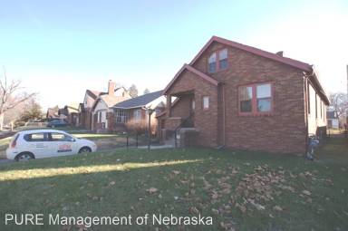 Main picture of 2893 Iowa St