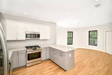 Main picture of 682 Blue Hill Ave