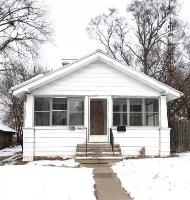 Main picture of 2400 Bagley St