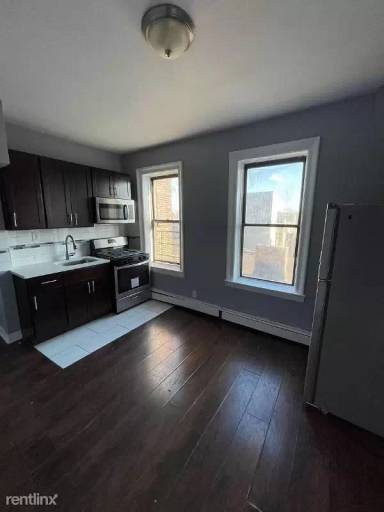 Main picture of 149 Zabriskie St