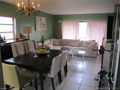 Main picture of 525 Coral Way