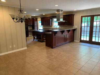 Main picture of 1991 Idlewood Dr