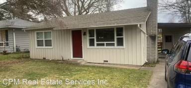 Main picture of 711 NE Savage St