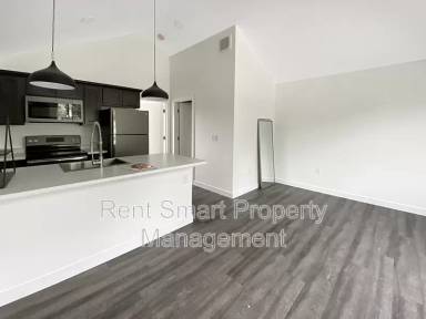 Main picture of 123 N 2nd St W