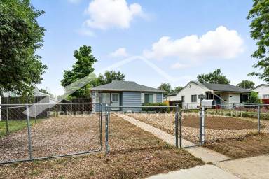 Main picture of 2332 Geneva St