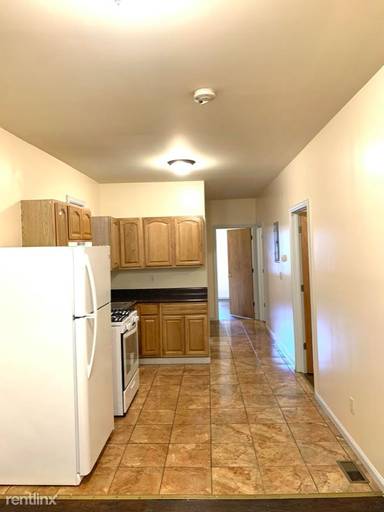 Main picture of 136 N 5th St