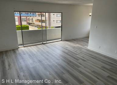 Main picture of 9819 Regent St