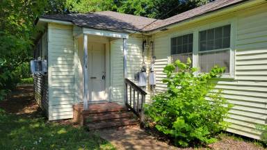 Main picture of 1722 Dartmouth St