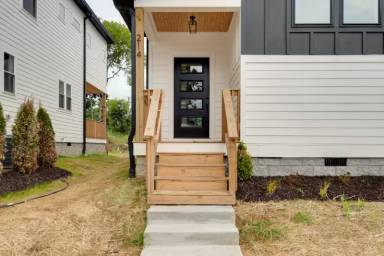 Main picture of 214 Eisenhower Dr