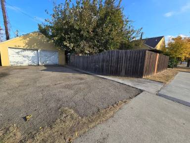 Main picture of 630 Neville St