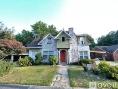 Main picture of 521 W Thomas Ave
