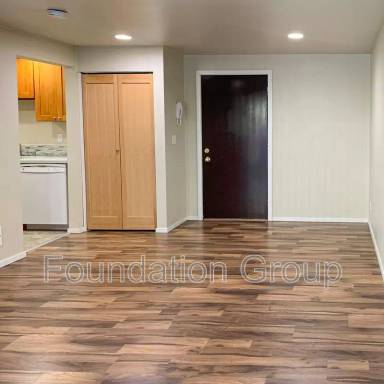 Main picture of 938 N 100th St