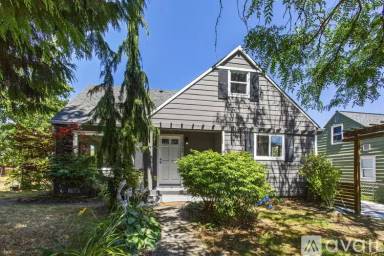 Main picture of 6904 S 124th St
