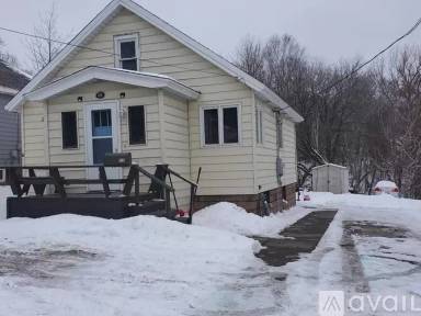 Main picture of 826 N 40th Ave W