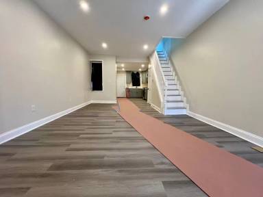 Main picture of 5143 Ludlow St